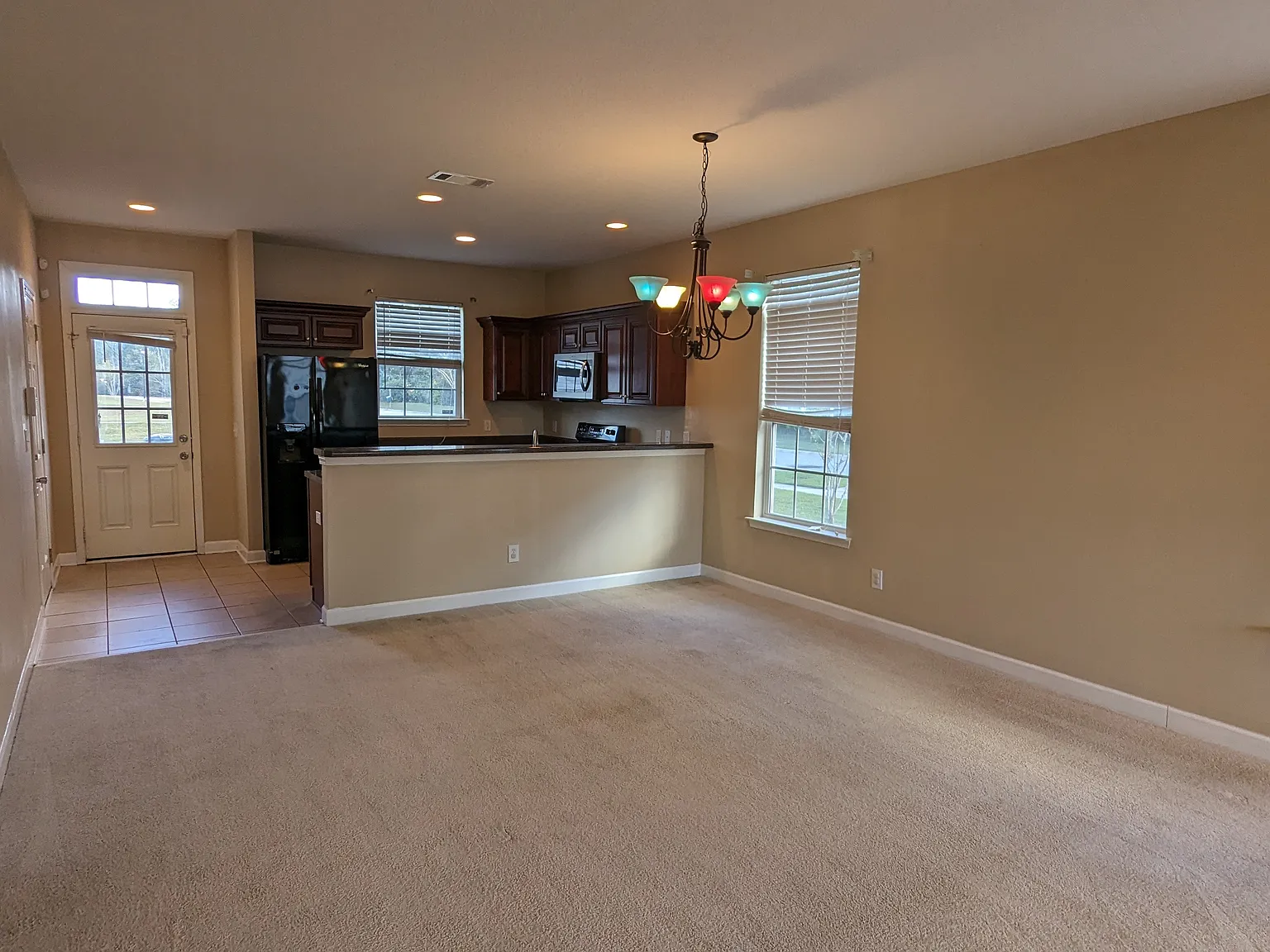 4 Bedrooms! — Photo 3