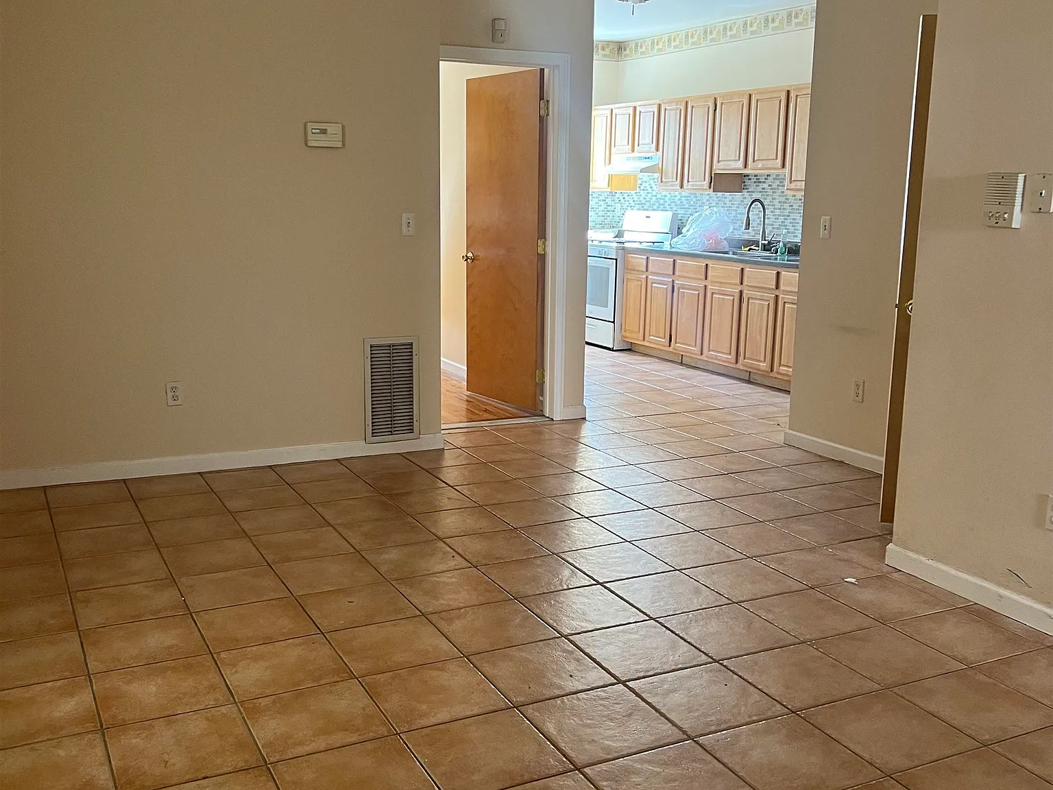 2 bed, 1.0 bath, $2,500 — Photo 3