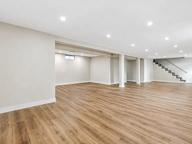 401 Louviers Ave — Photo 10