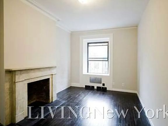 3rd image of 125 E 30th St APT 4A