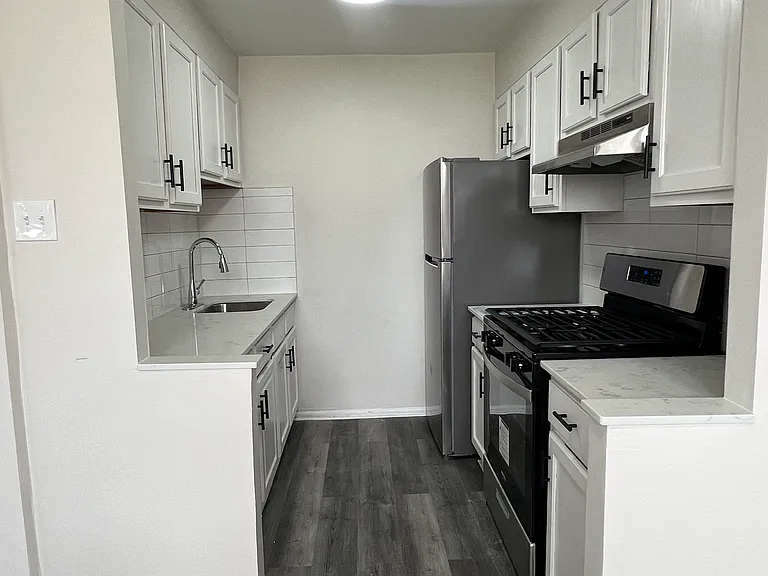 2200 Hamilton Ave #D — Photo 2