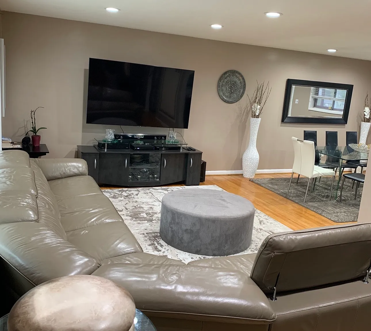5 bed, 2.5 bath, 2271 sqft, $4,800 — Photo 2
