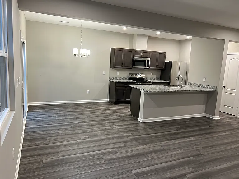 2075 Barleybrook St — Photo 2
