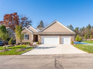 110 Crosbie Ct, Lake Orion, MI