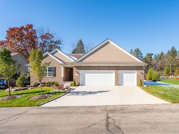 110 Crosbie Ct, Lake Orion, MI 48362