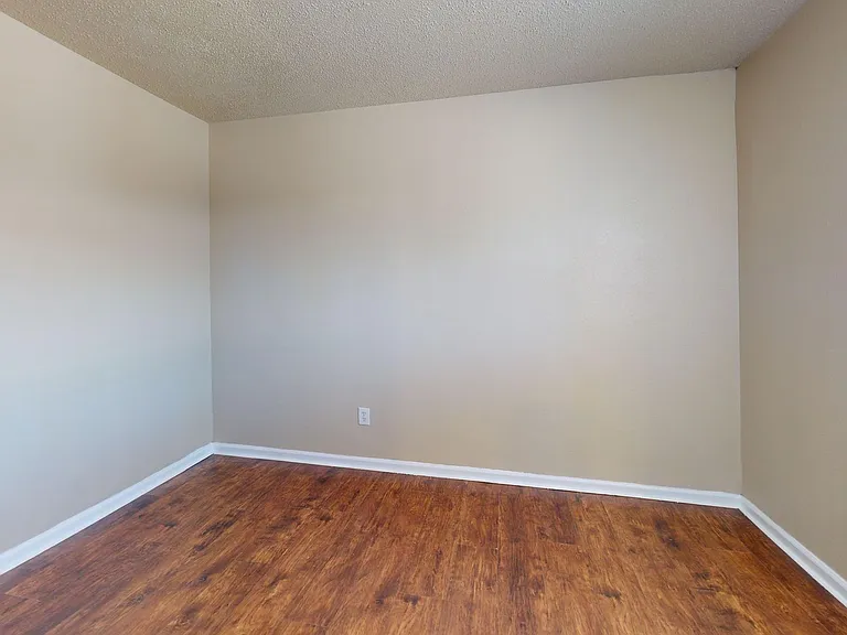 915 S 15th St — Photo 5
