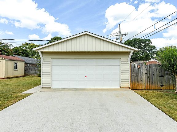 2nd image of 2502 Trenton Pl