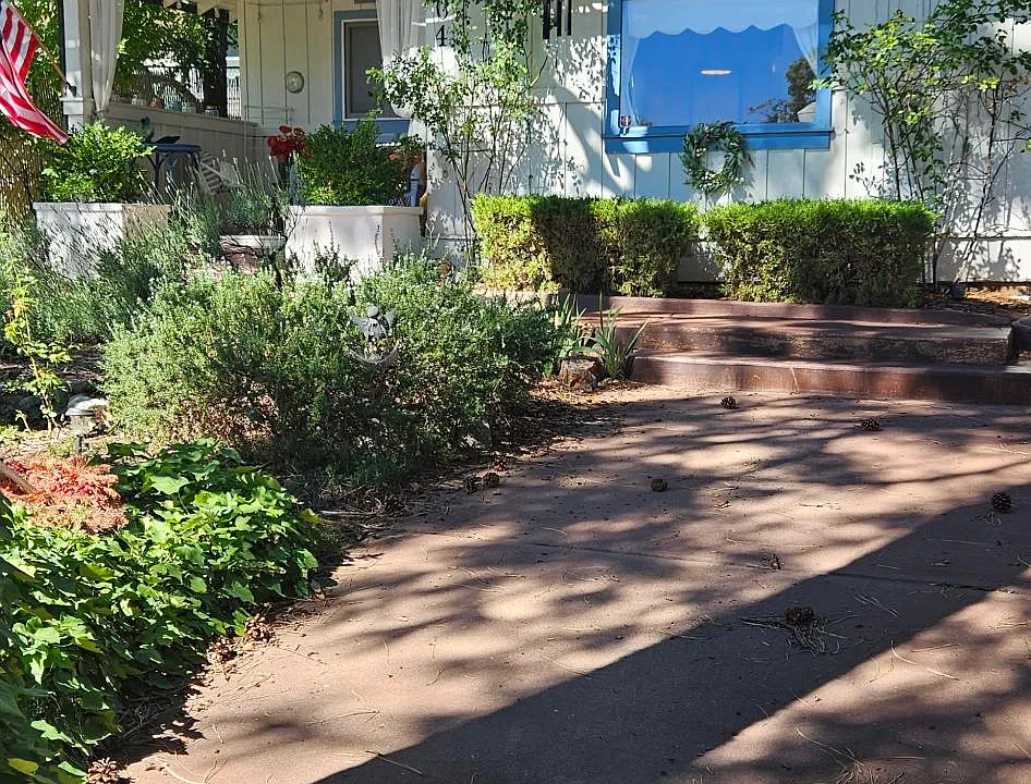 604 Coronado Ave
