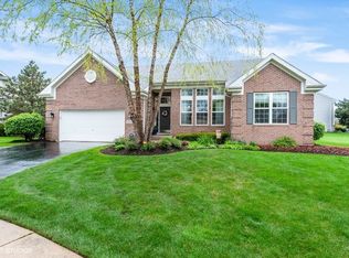 2202 Cardinal Ct, Gurnee, IL 60031