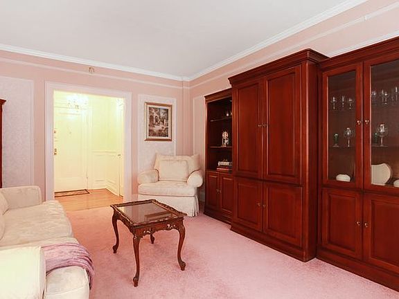 4th image of 222 7th St #302