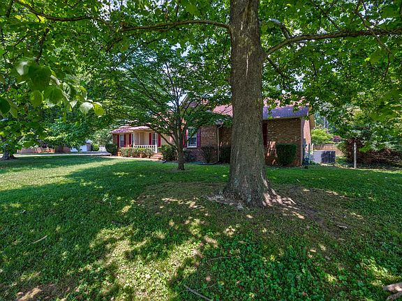2nd image of 1115 Cason Ln