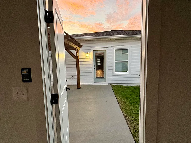 2208 Warbler St — Photo 24