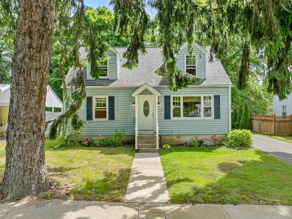 14 Evergreen Place, Branford, CT 06405