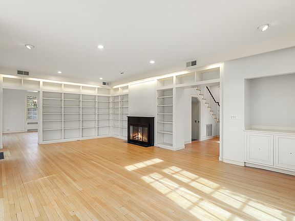 4th image of 32 Orchard Dr