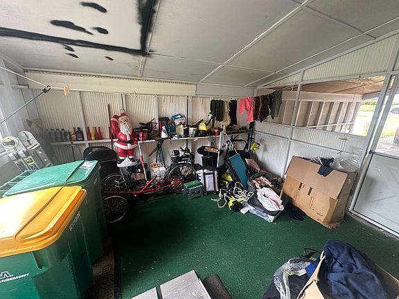 3rd image of 828 Warner Ave