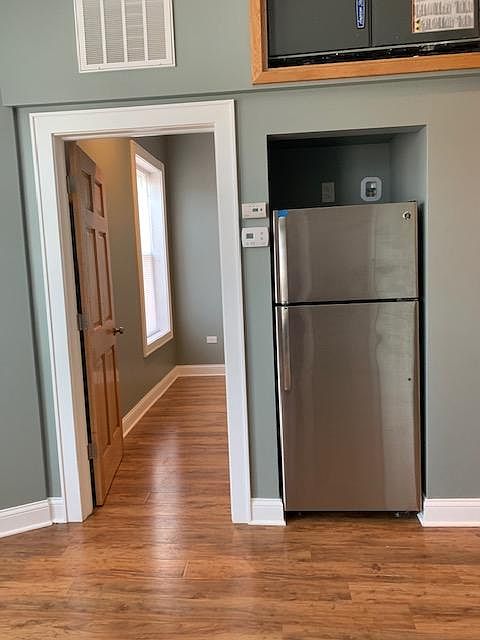1st image of 1137 W Bryn Mawr Ave #203