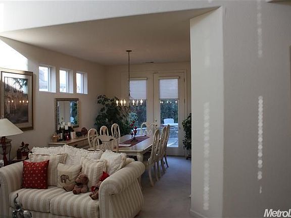4th image of 544 Cape Breton Ln