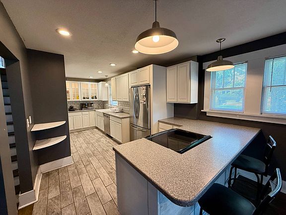 4th image of 910 Hillcrest Ct