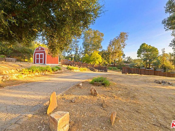 3rd image of 3100 Santa Maria Rd