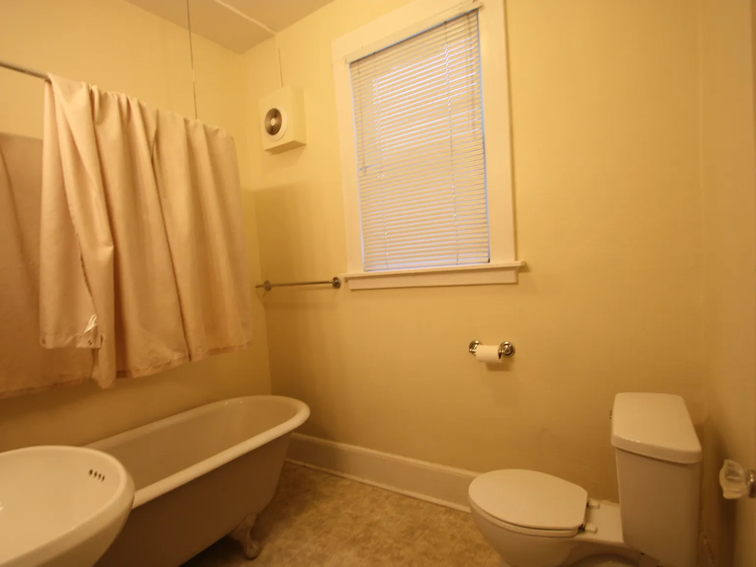 2 bed, 1.0 bath, 1000 sqft, $1,100 — Photo 4