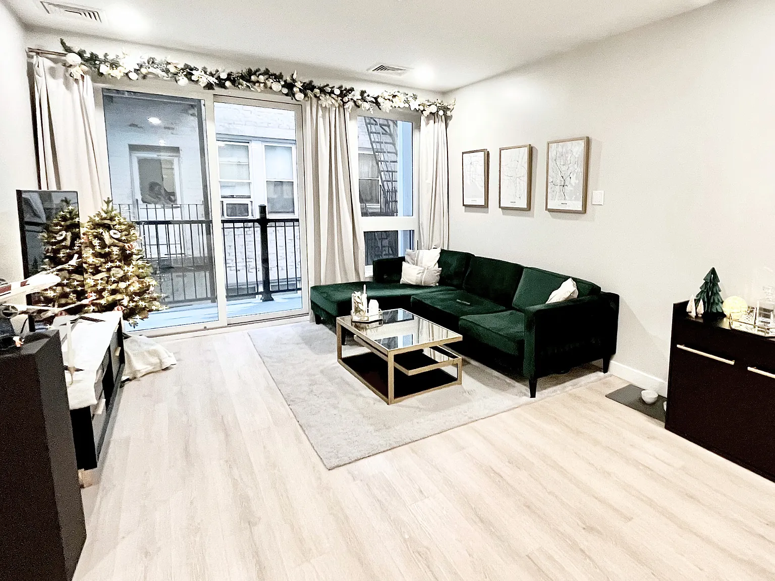 2 bed, 1006 sqft, $3,150 — Photo 2