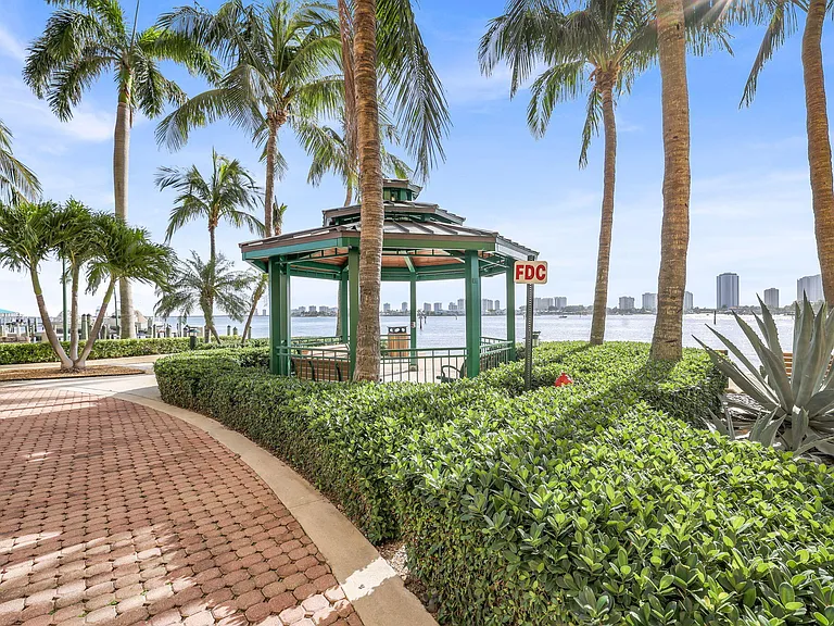 2650 Lake Shore Dr #1202 — Photo 35