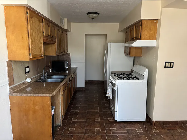 1529 Joanne Ct SW — Photo 3