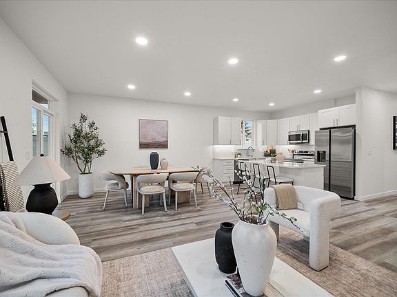 4th image of 1802 E Wellesley Ave