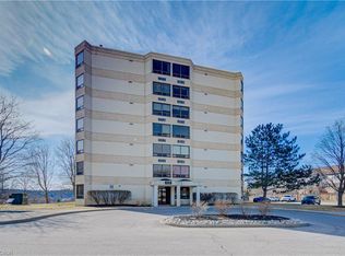 688 Preston Pkwy #702, Cambridge, ON N3H 5K6