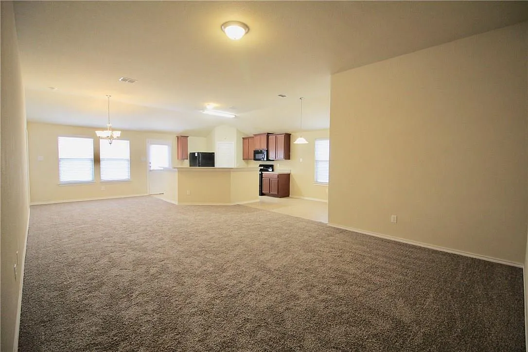 2829 Adams Fall Ln — Photo 2