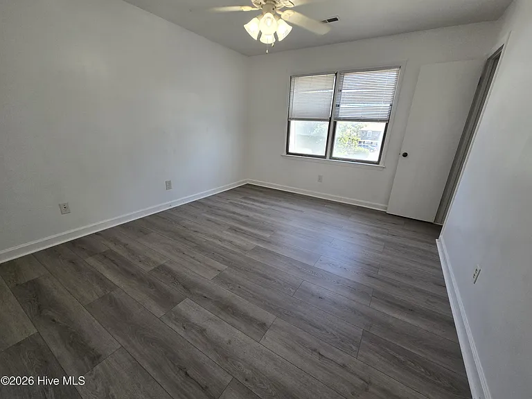 102 Cedar Ct #G — Photo 8