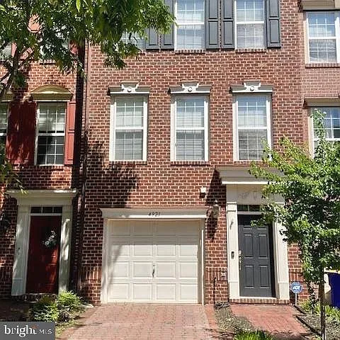 4921 Kilburn St — Photo 1