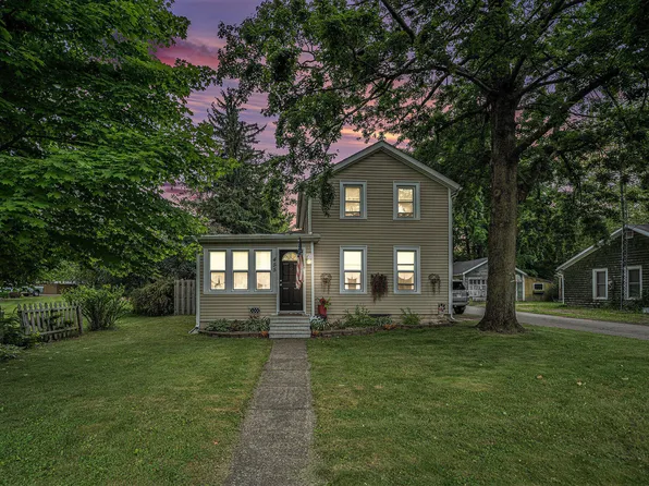 455 W Burr Oak St, Centreville, MI 49032