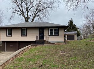 11810 Felton St, Sugar Creek, MO 64054