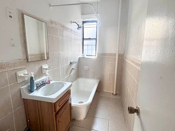 5th image of 902 44th St #B28