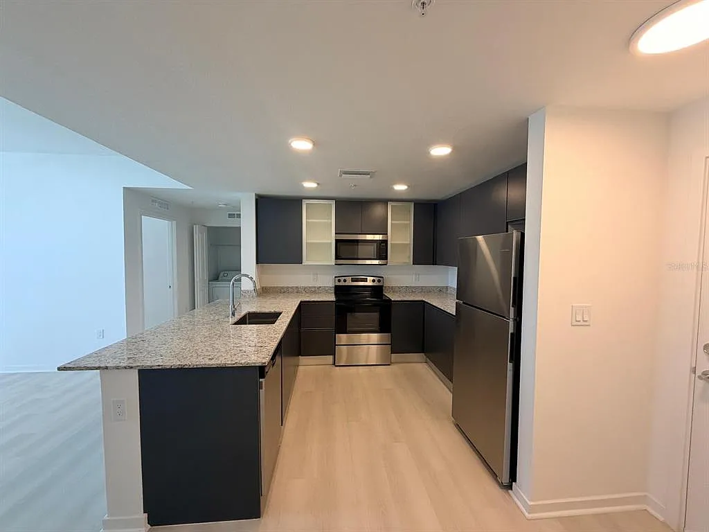 2 bed, 2.0 bath, 1110 sqft, $1,700 — Photo 3