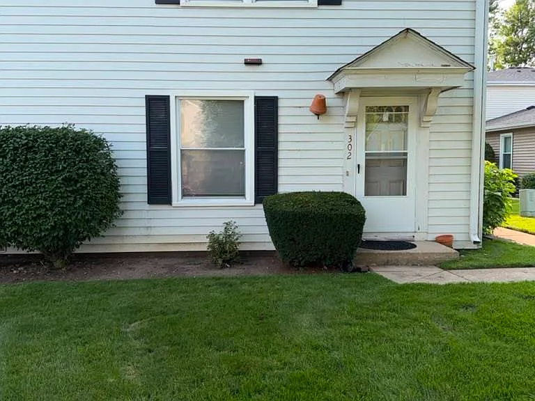 302 Creekside Dr — Photo 1