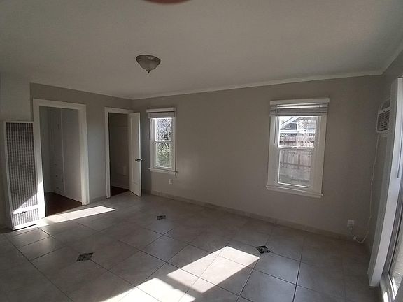 4th image of 172 S Avenue 53 #1