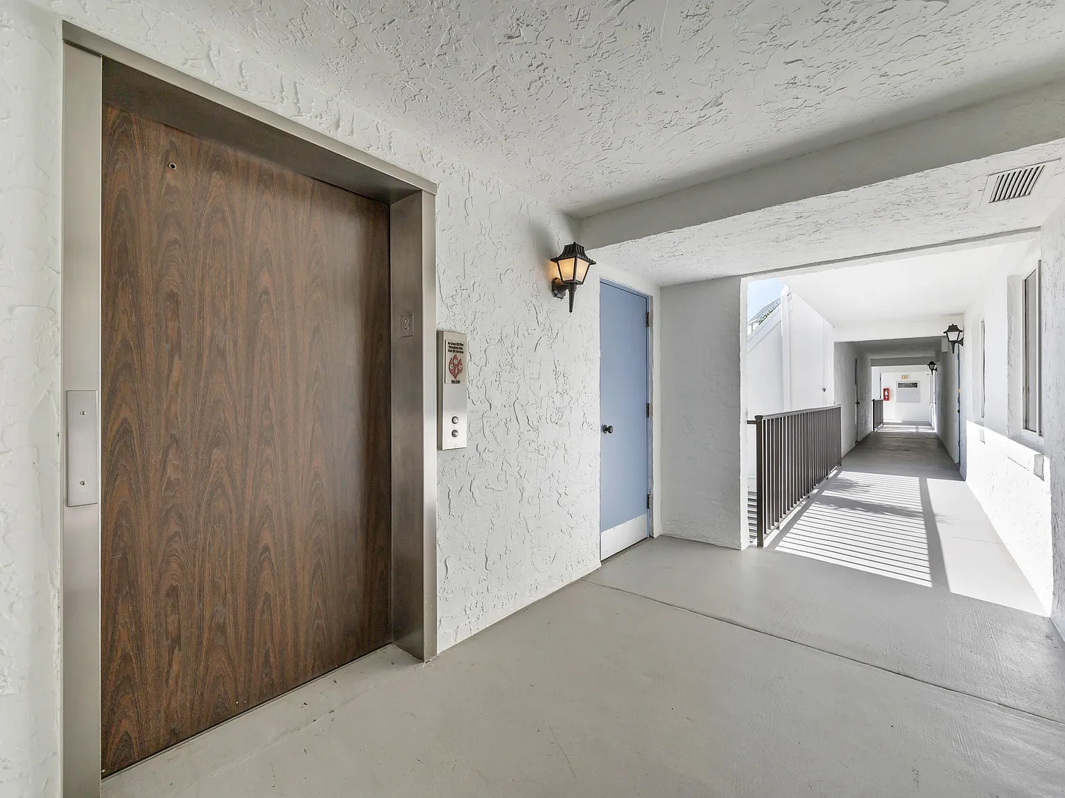 2 bed, 2.0 bath, 1184 sqft, $6,000 — Photo 2