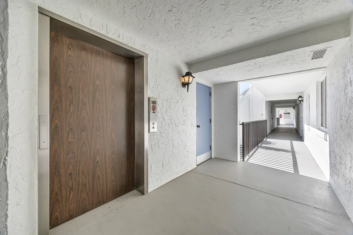 Building Photo - 2400 S Ocean Dr #7124