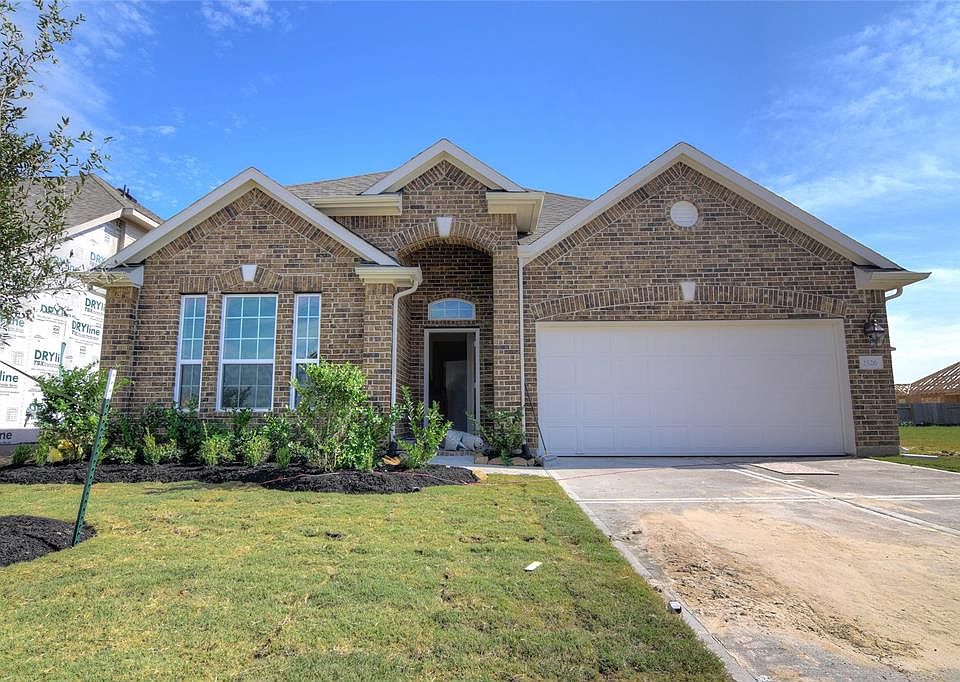 1st image of 2526 Pines Pointe Dr