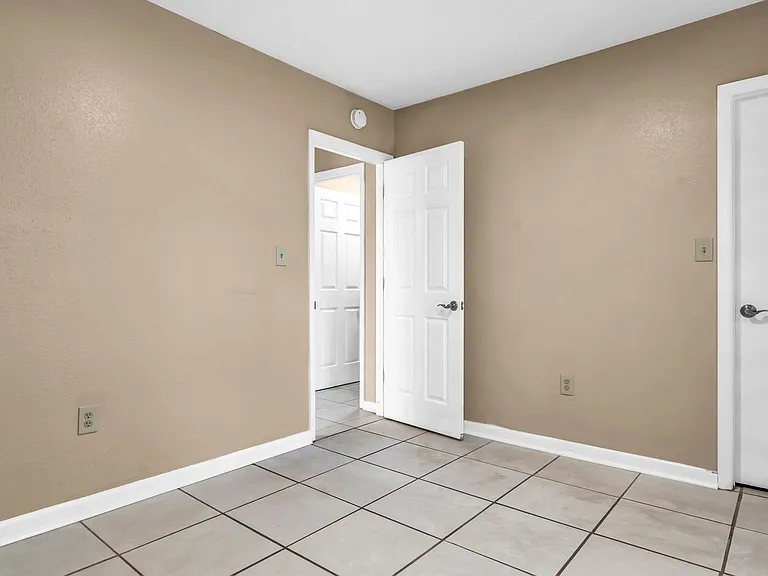 2610 E Lake Ave — Photo 27