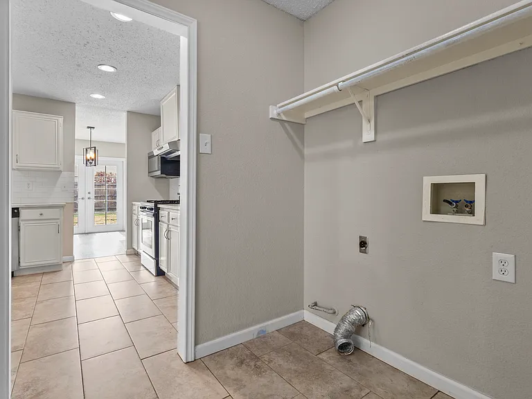 2847 Red Oak Dr — Photo 23
