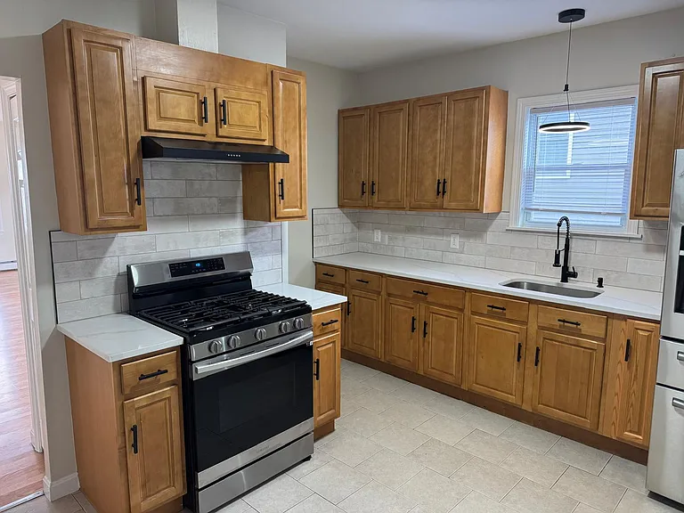 31 Linwood Ave #2 — Photo 2
