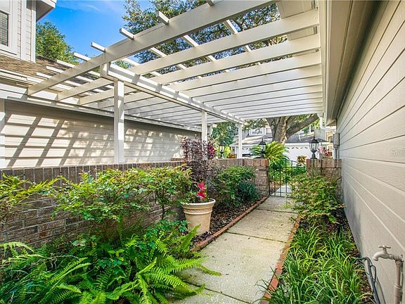 2nd image of 1132 Stonebrooke Ln #1132
