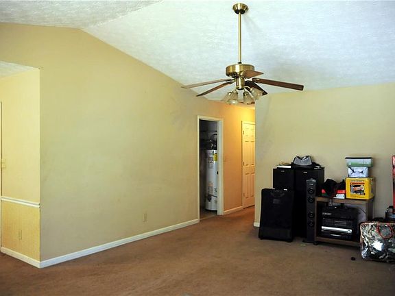 4th image of 335 Farm Place Ct NE