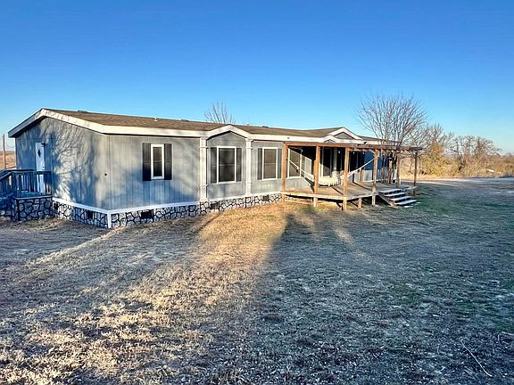 3rd image of 1085 Highland Cir