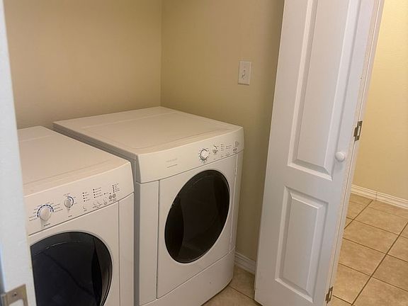 4th image of 1221 E 14th St #B
