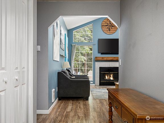 4th image of 1006 NE Pennington Loop