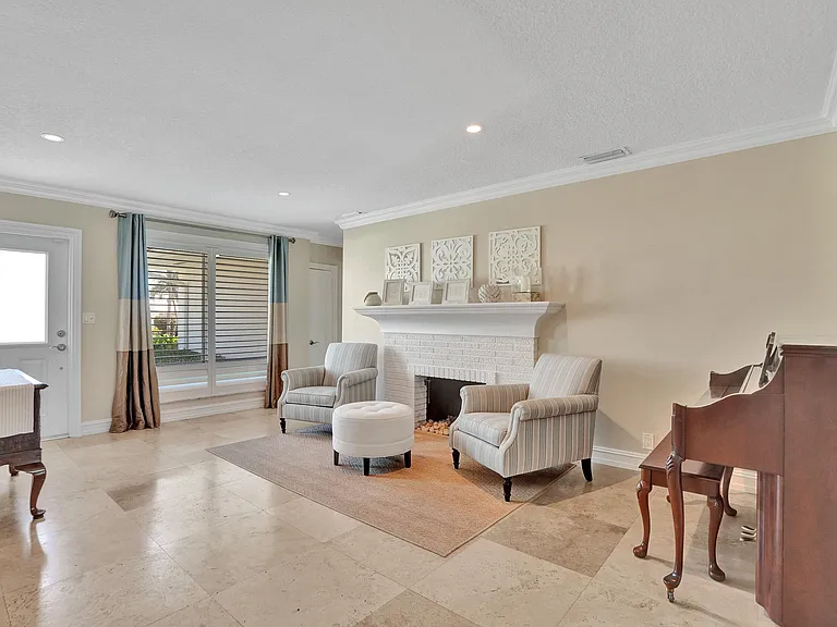 248 Codrington Dr — Photo 12